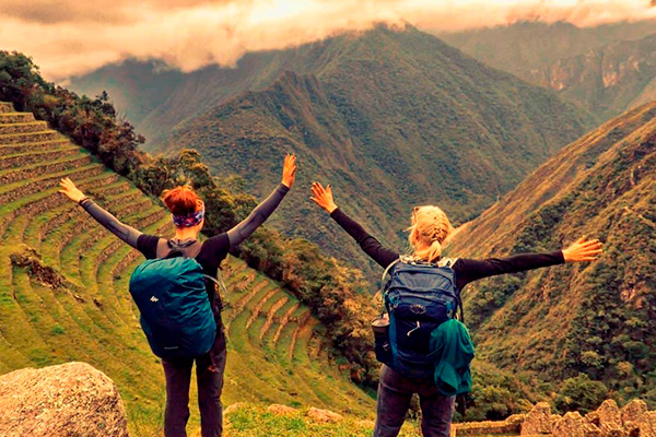 women doing the short inca trail in cusco